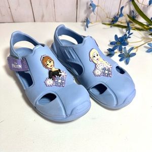 Disney Frozen Anna & Elsa Size 11/12 Light Blue Slip-On Clogs Sandals